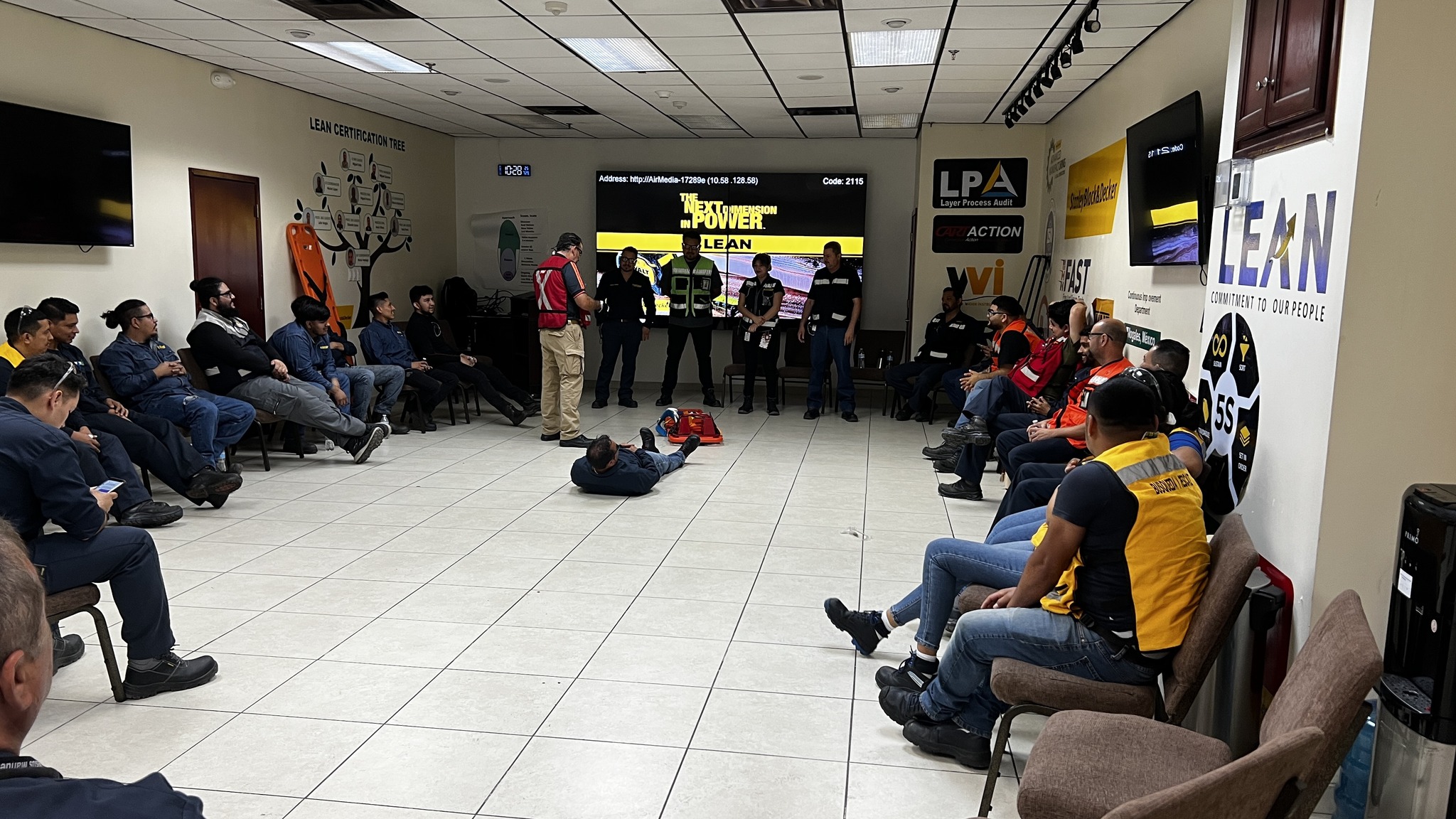 Taller de Rescate an Alturas para diferentes equipos de trabajo de las diferentes plantas de Stanley Black & Decker, Inc. de la ciudad de Nogales, Sonora.