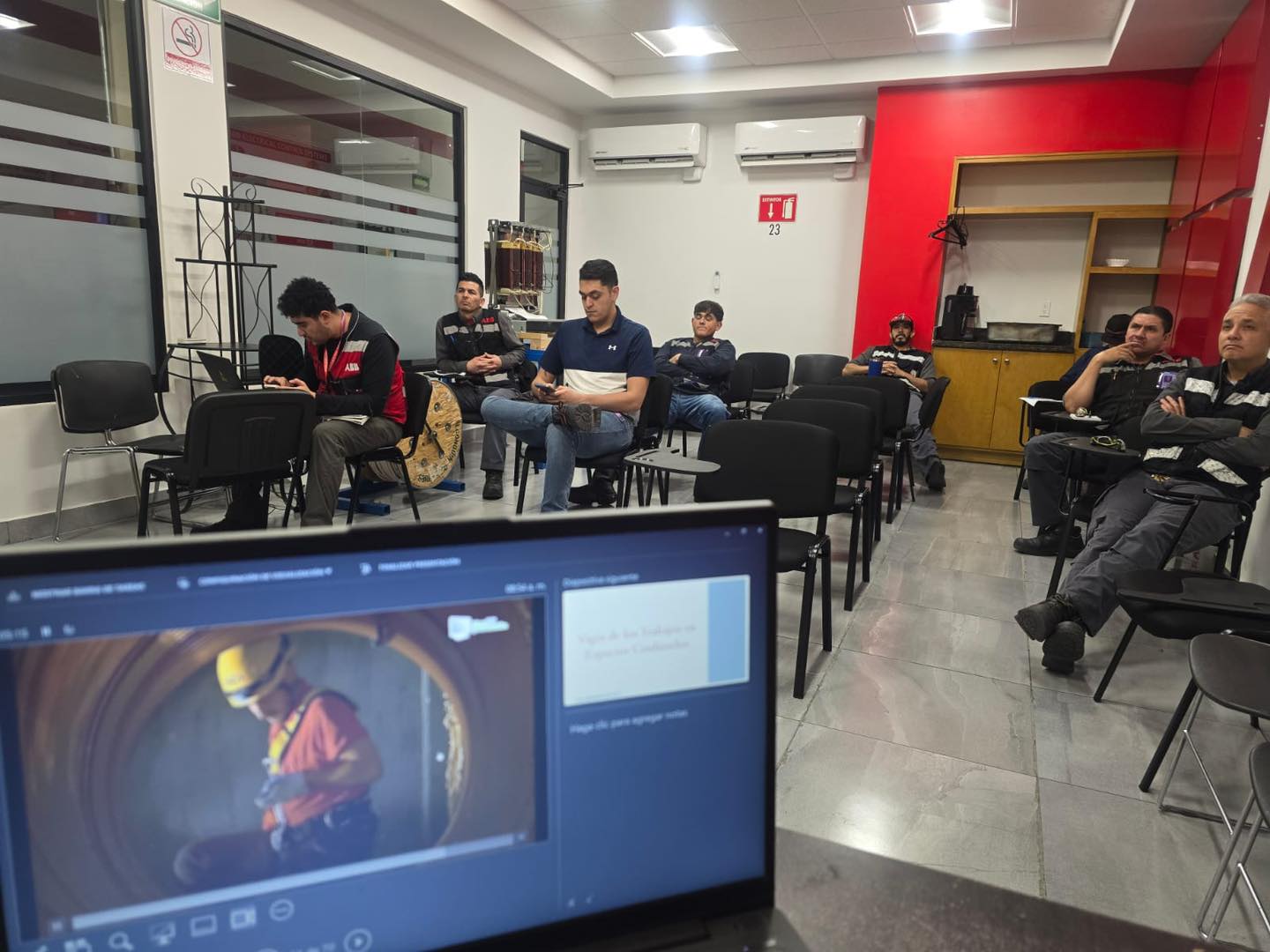 Taller de Seguridad en Trabajos en Espacios Confinados para el personal de Mantenimiento de la planta ABB de Nogales, Sonora.